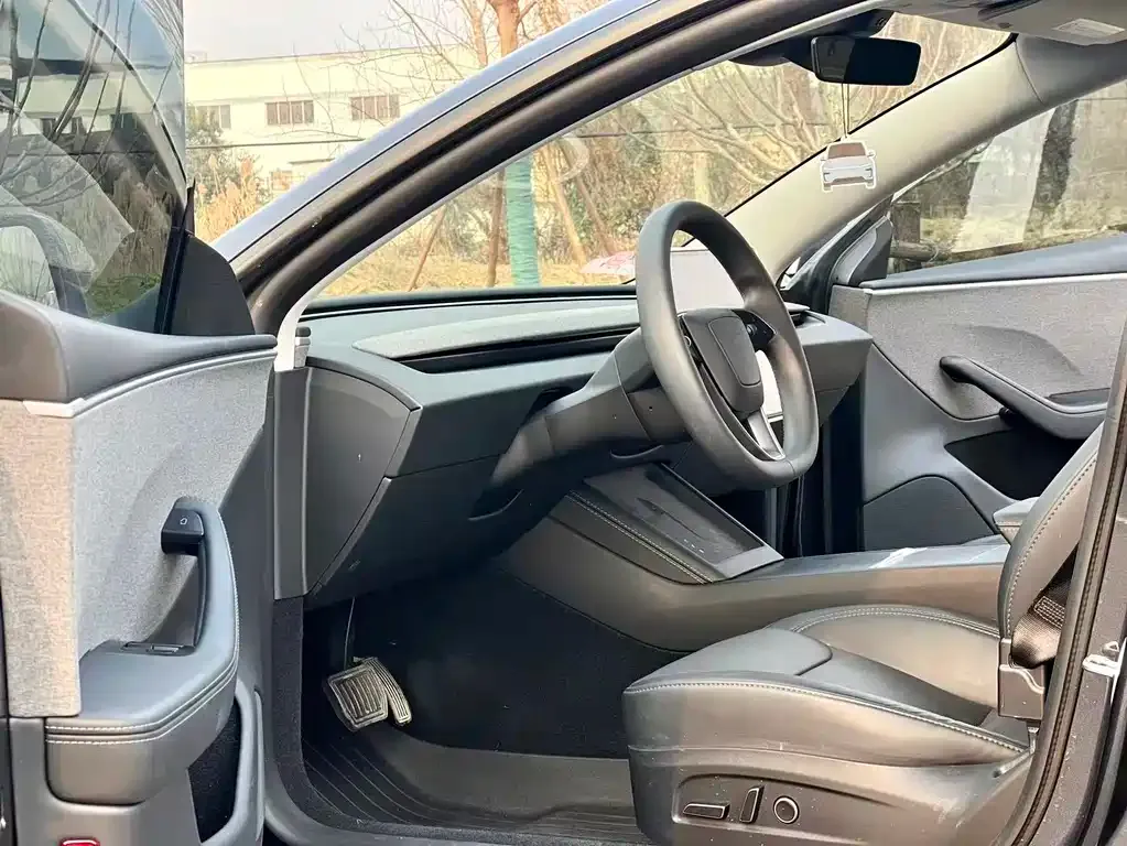 Tesla Model 3 — фото 3