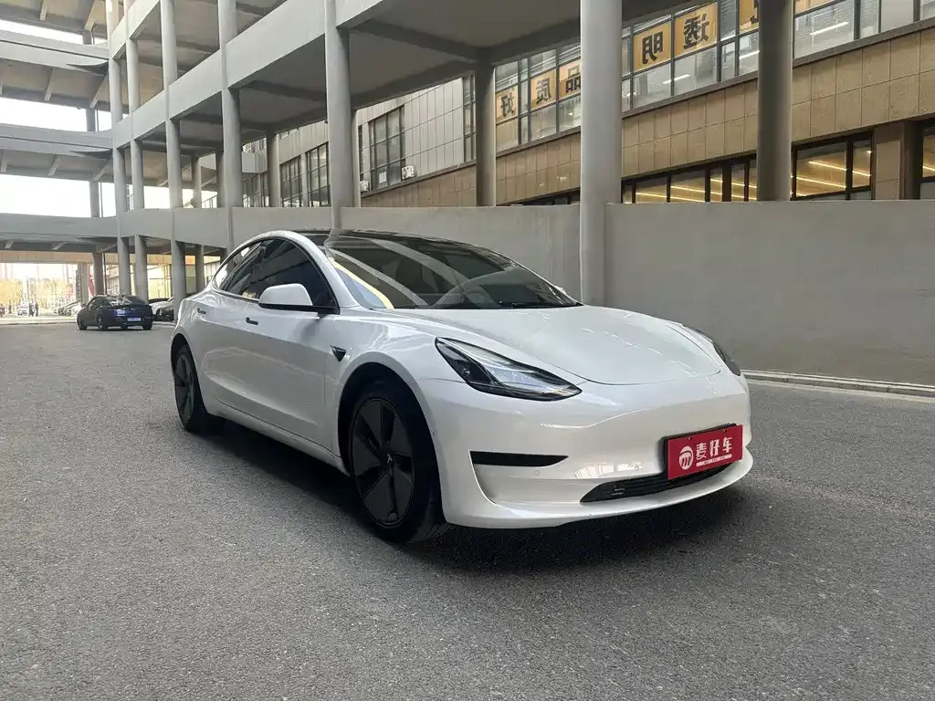 Tesla Model 3 — фото 8