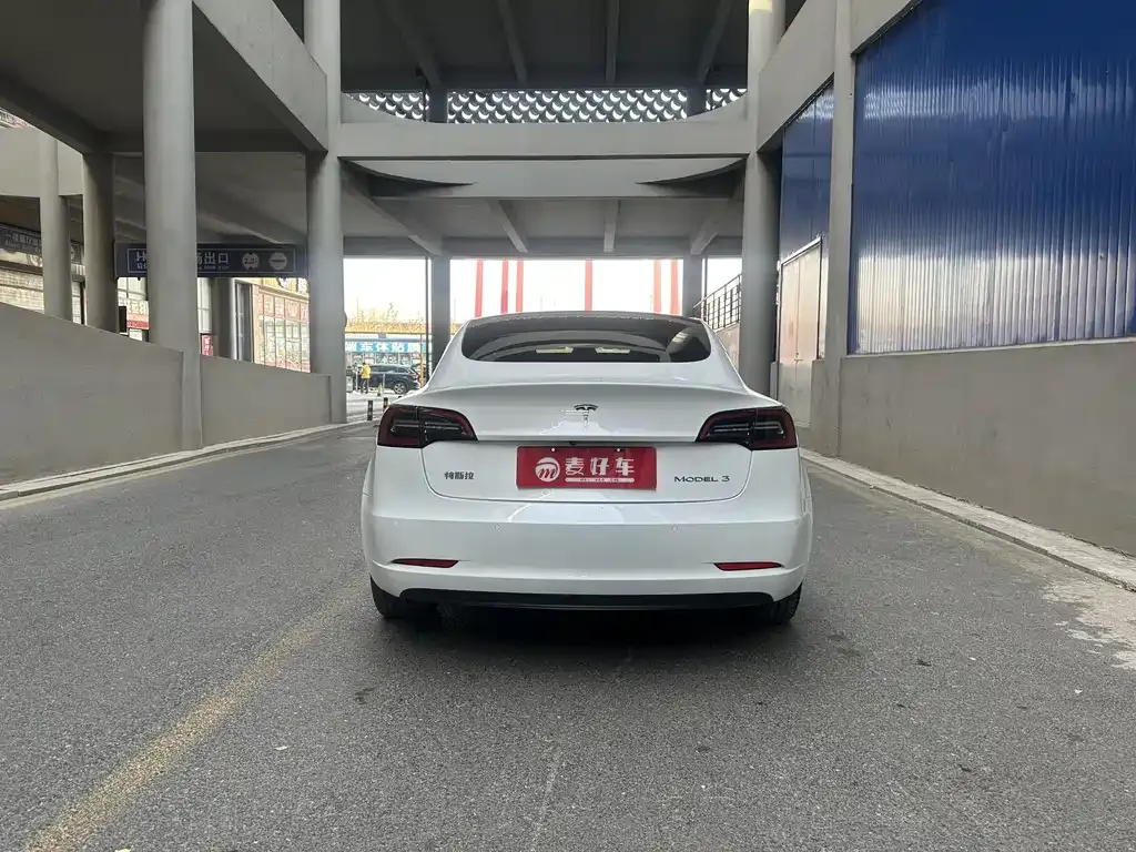 Tesla Model 3 — фото 5