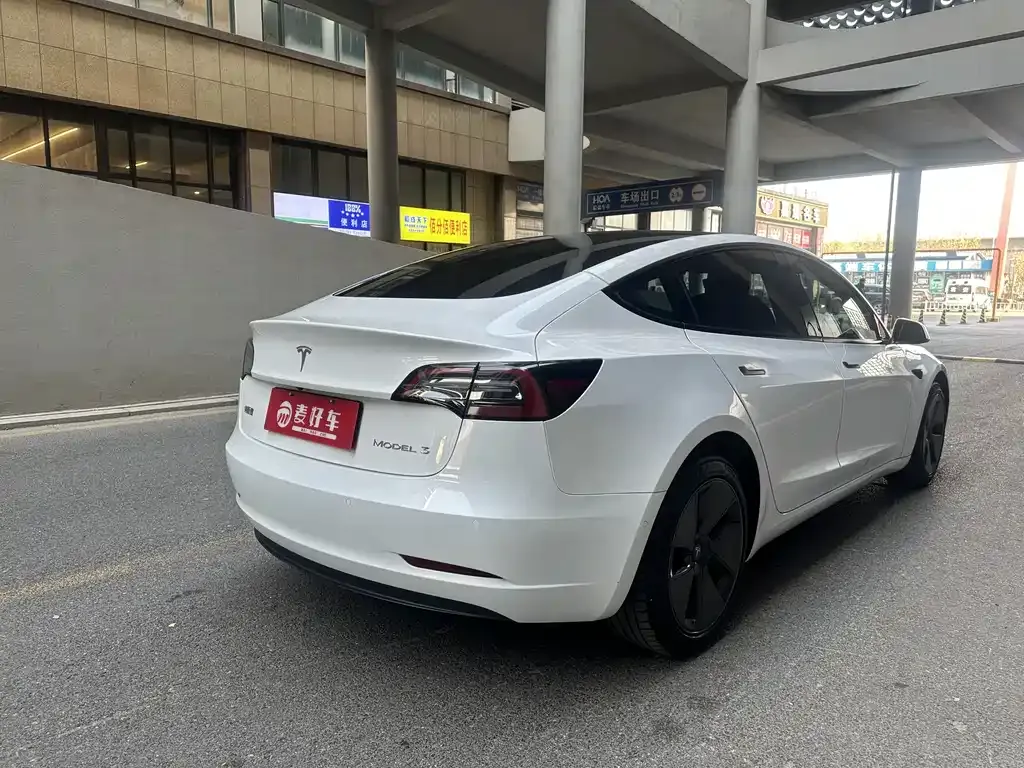 Tesla Model 3 — фото 10