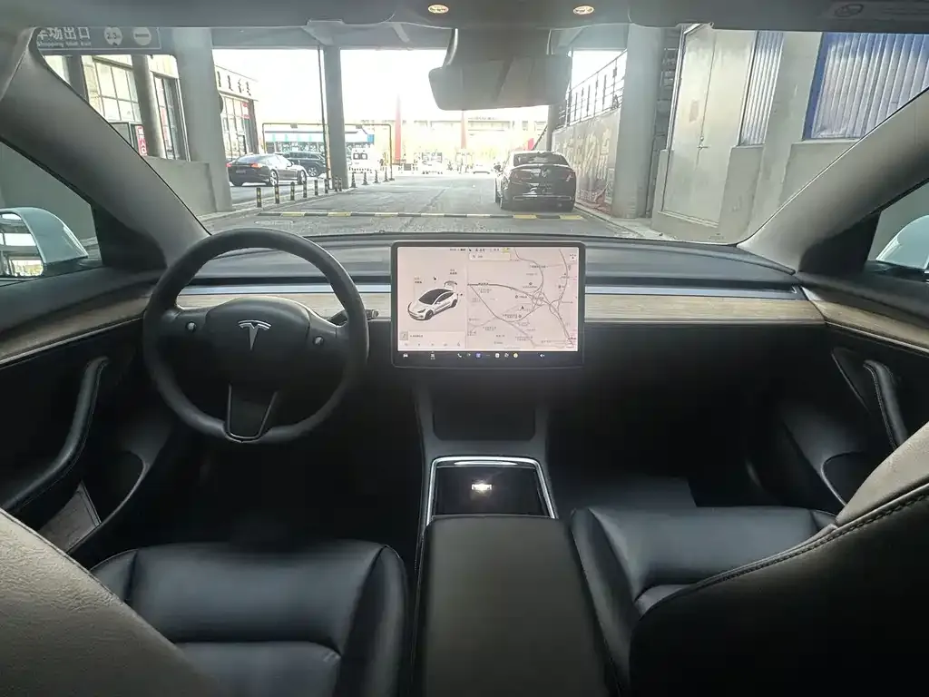 Tesla Model 3 — фото 3