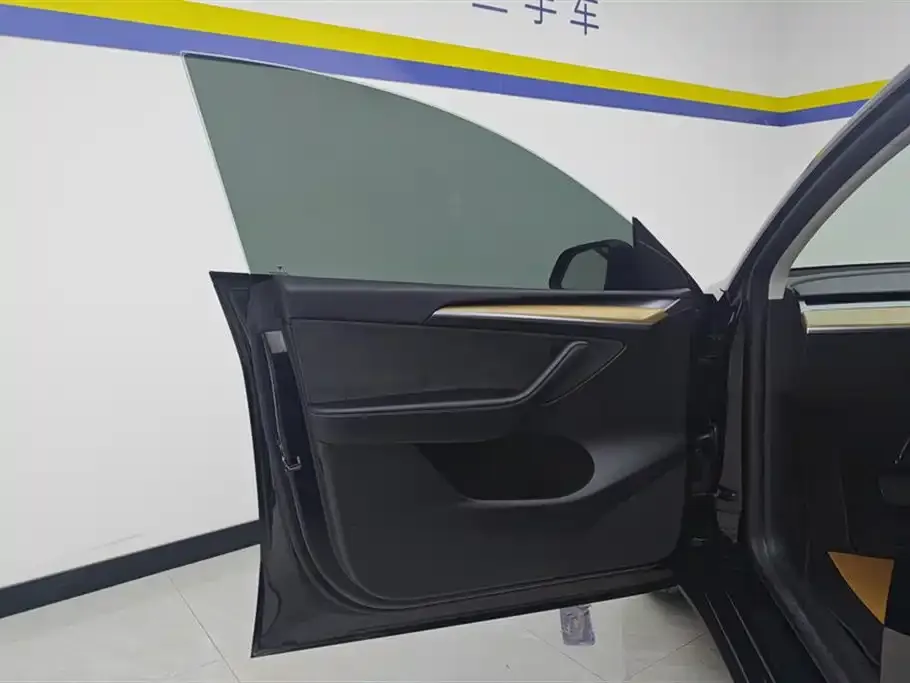 Tesla Model Y 2023 из CN, фото 10