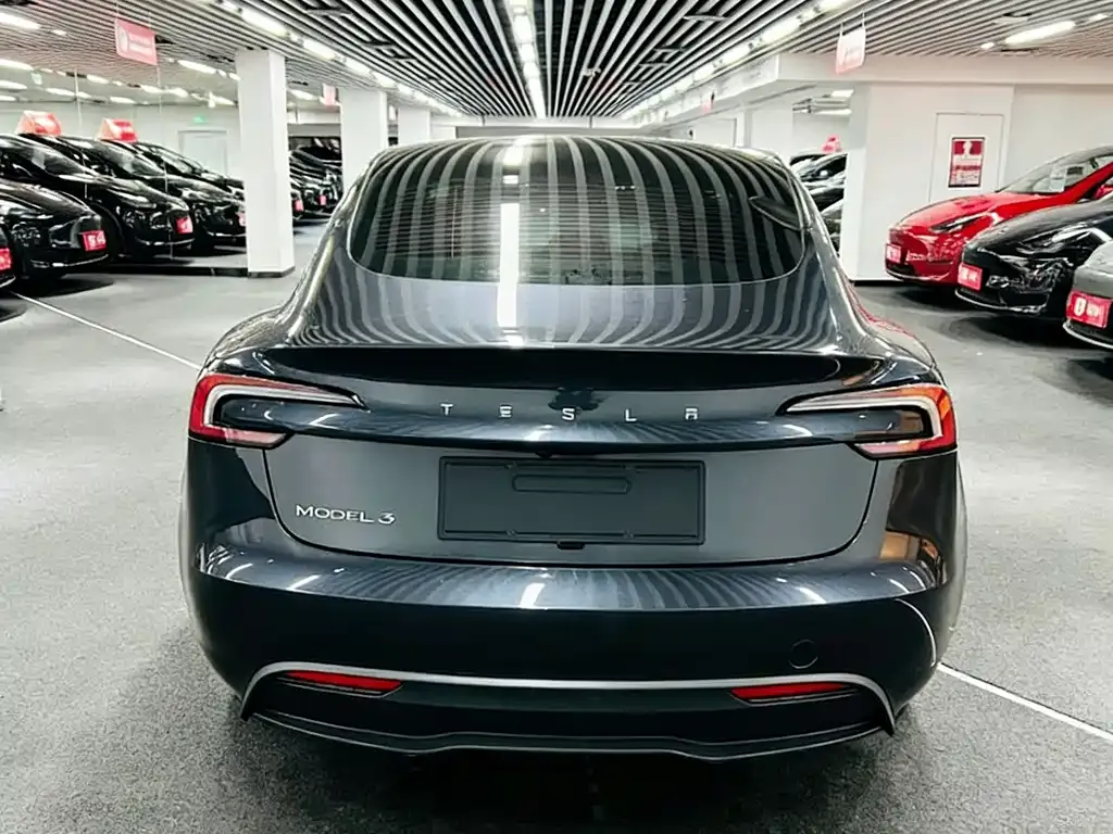 Tesla Model 3 — фото 7