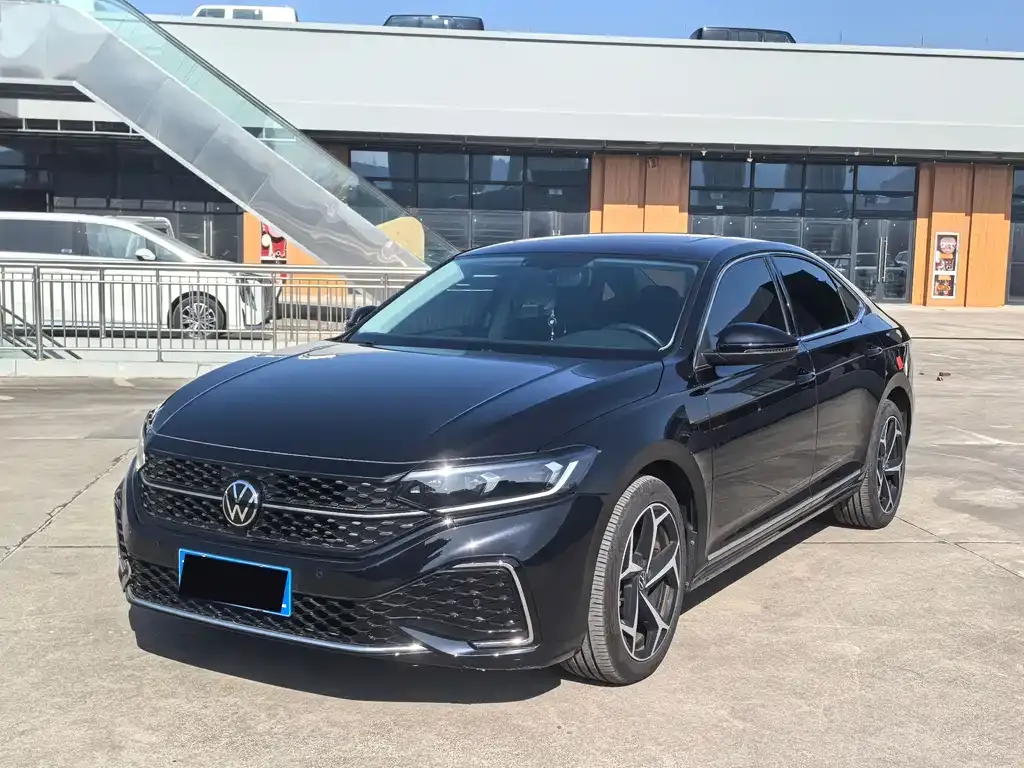Volkswagen Passat 2023 из CN, фото 1