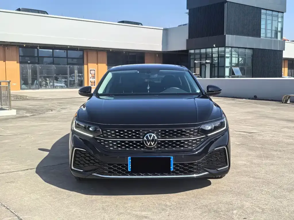 Volkswagen Passat 2023 из CN, фото 2