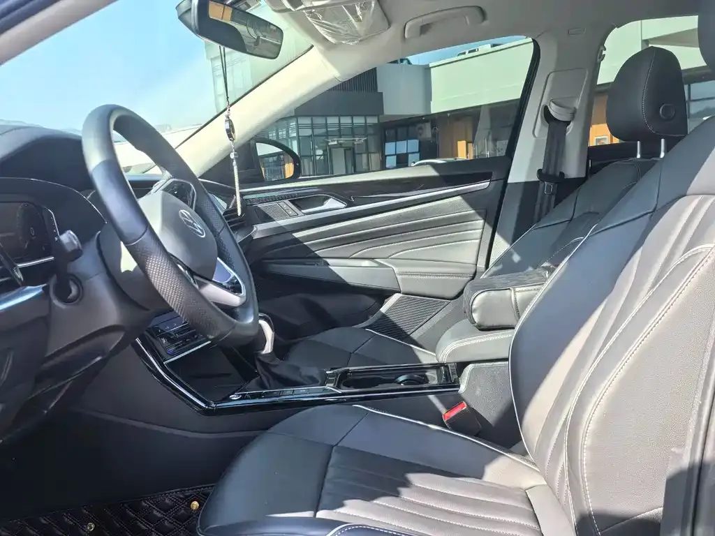 Volkswagen Passat 2023 из CN, фото 4