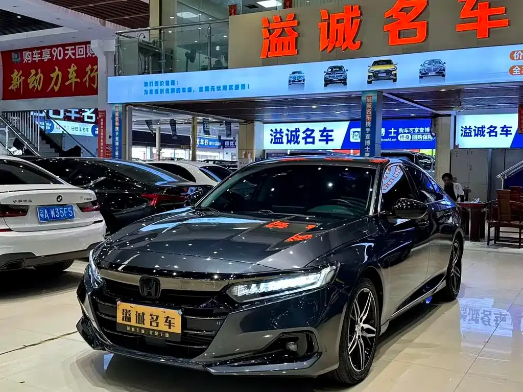 Honda Accord — фото 1