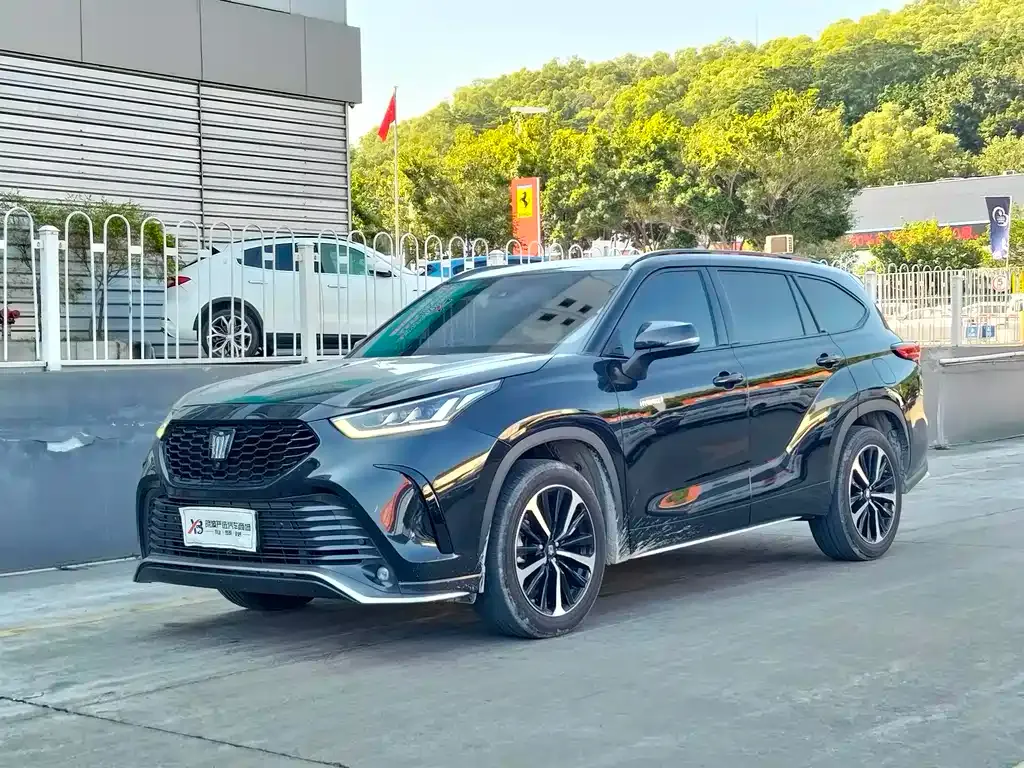 Toyota Crown Kluger 2022 из CN, фото 1