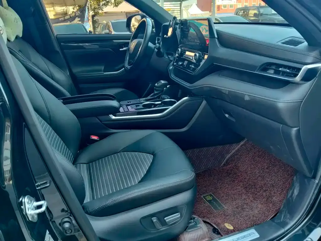 Toyota Crown Kluger 2022 из CN, фото 5