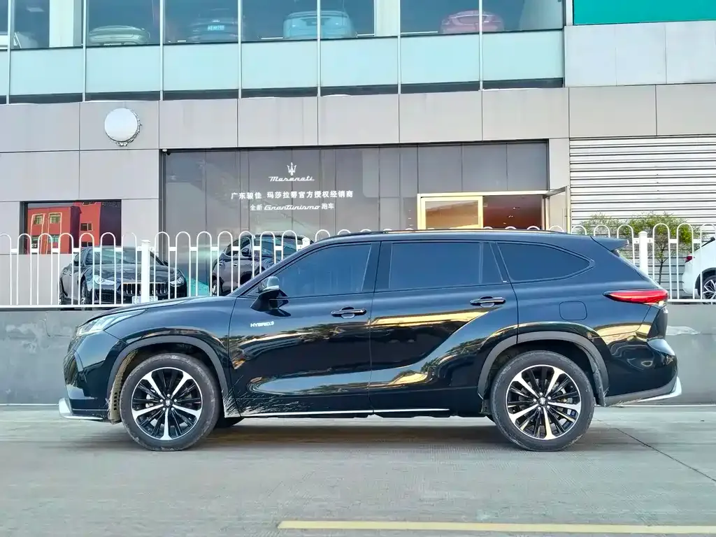 Toyota Crown Kluger 2022 из CN, фото 3