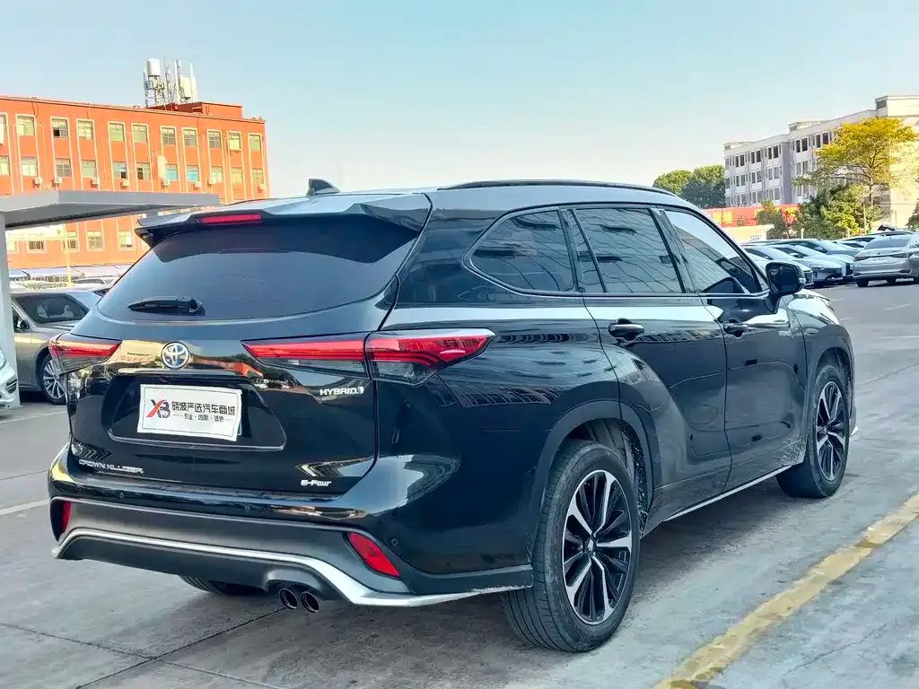 Toyota Crown Kluger 2022 из CN, фото 6