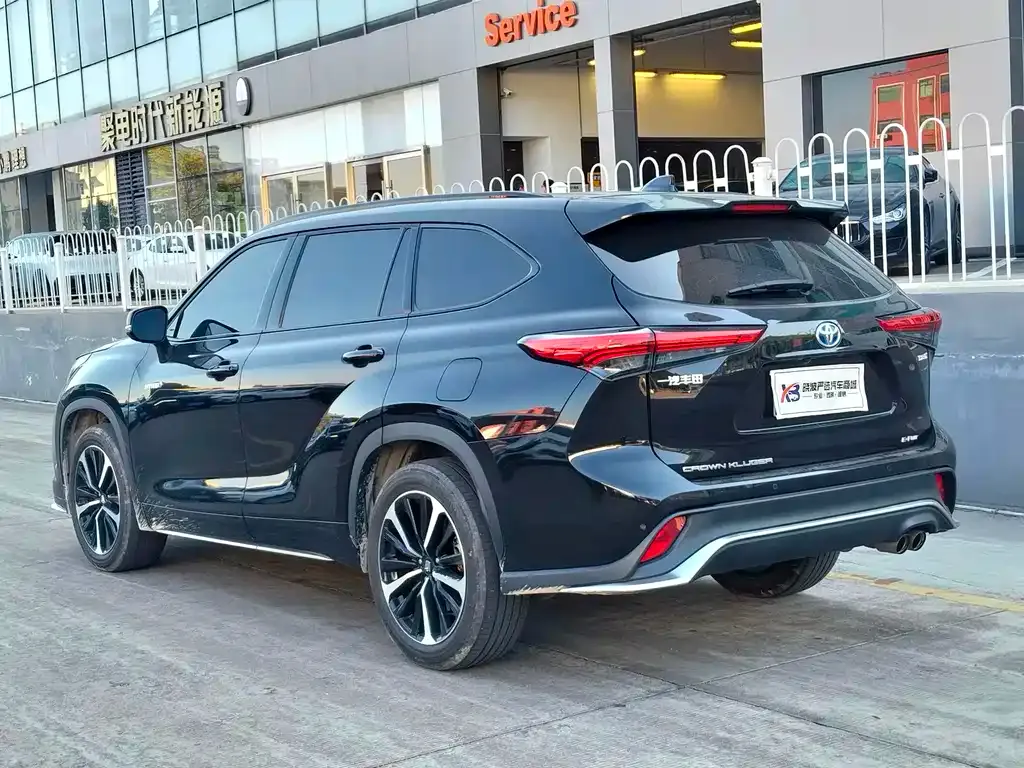 Toyota Crown Kluger 2022 из CN, фото 9