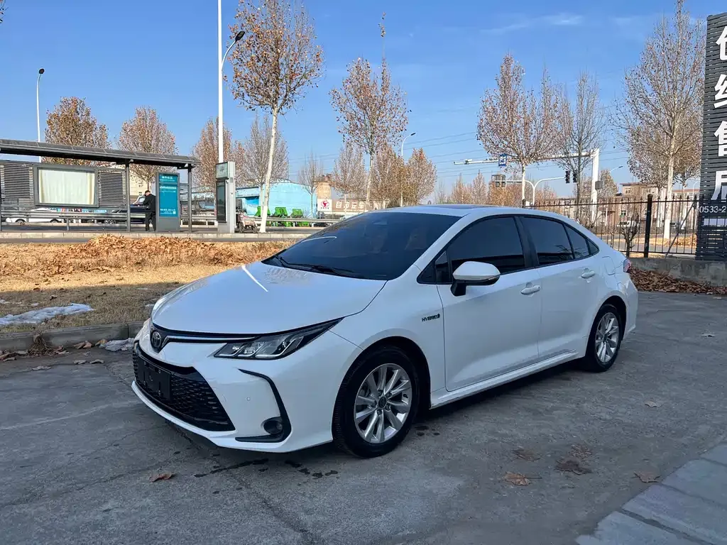 Toyota Corolla — фото 1