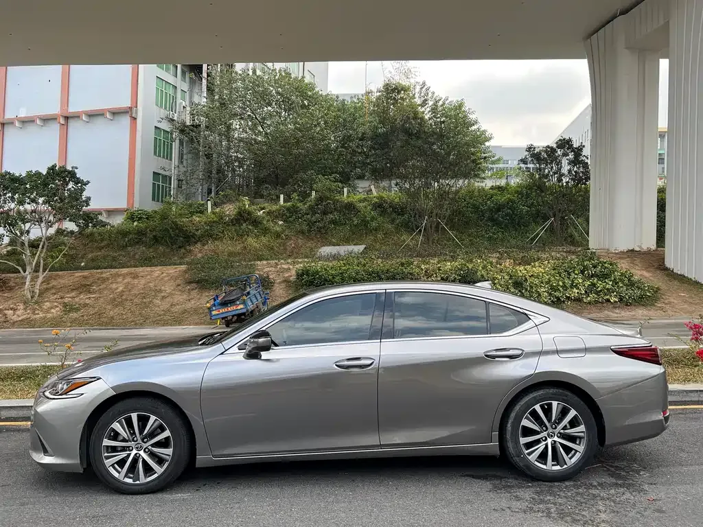 Lexus ES — фото 7