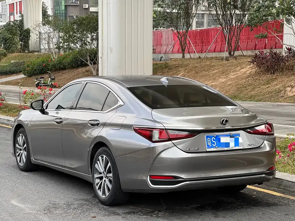 Lexus ES — фото 4
