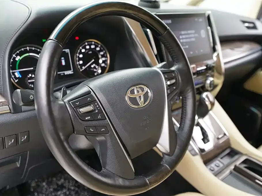 Toyota Vellfire — фото 6