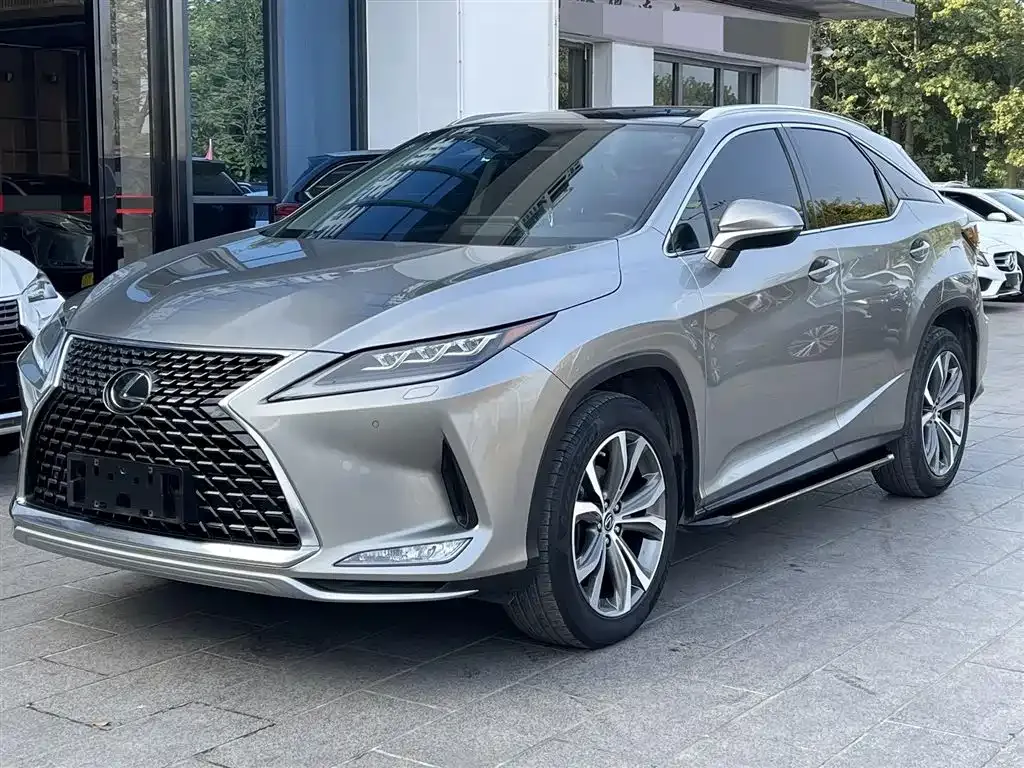 Lexus RX — фото 1