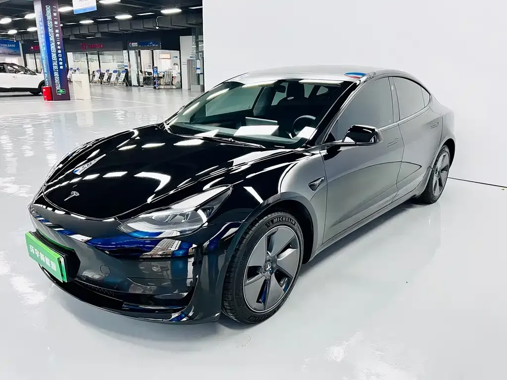 Tesla Model 3 — фото 1