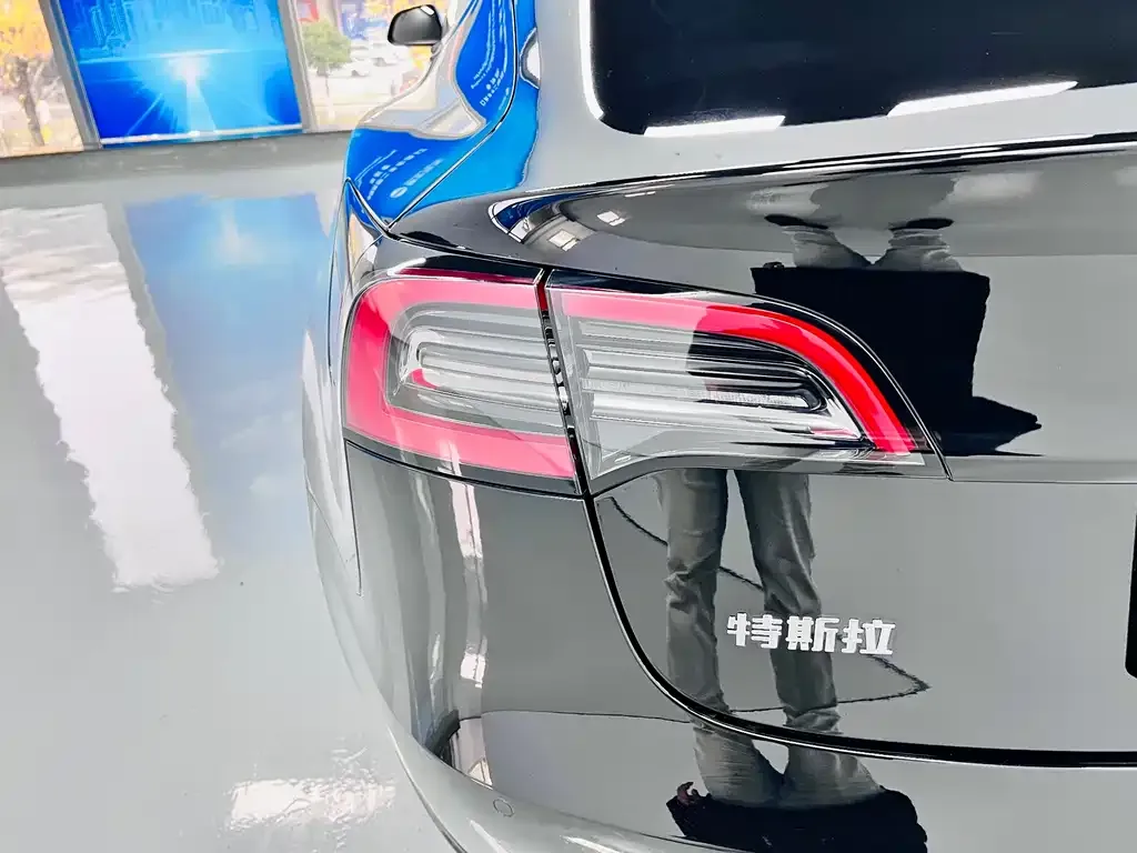 Tesla Model 3 — фото 10
