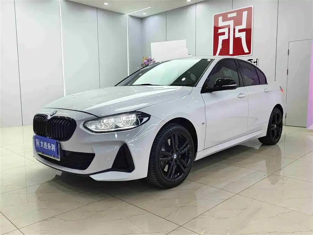 BMW 1 Series 2021 из CN, фото 1