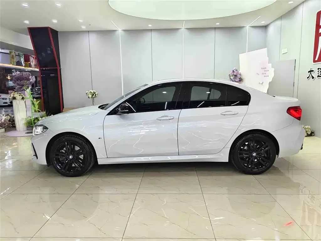 BMW 1 Series 2021 из CN, фото 2