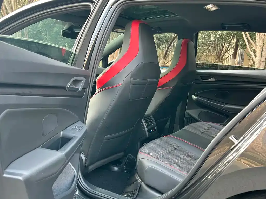Volkswagen Golf GTI 2024 из CN, фото 4