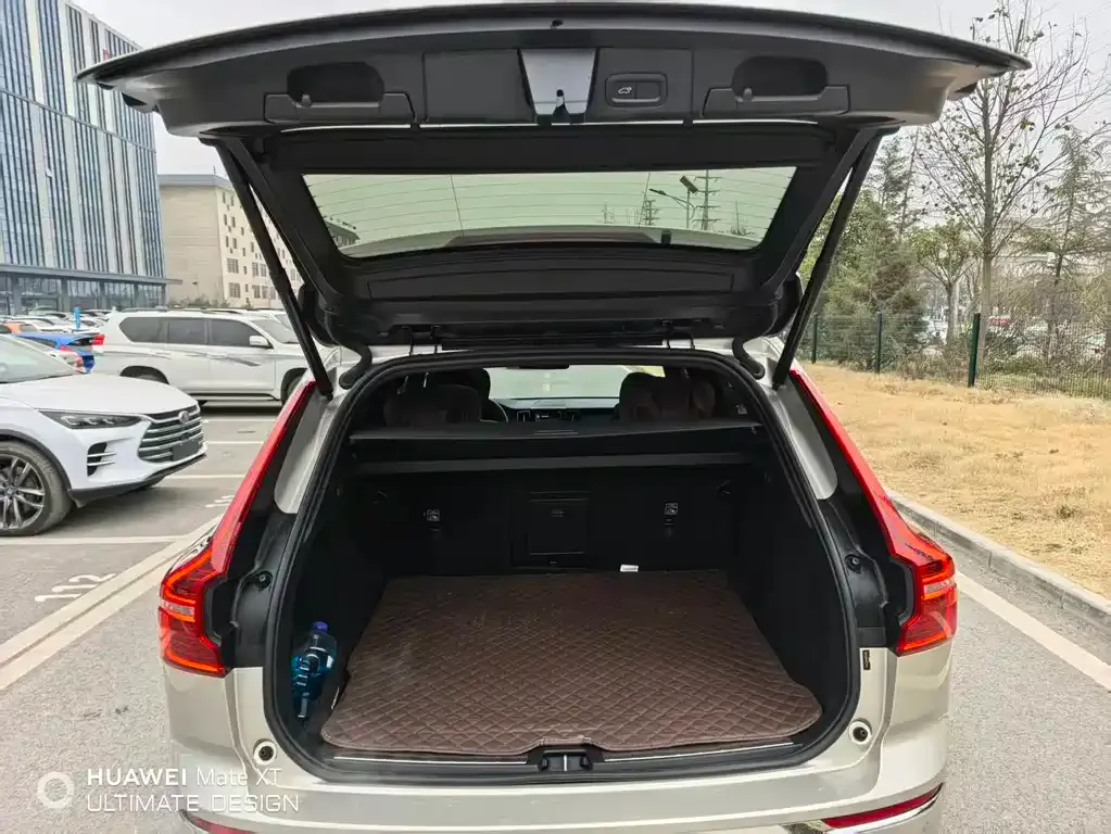 Volvo XC60 2021 из CN, фото 9