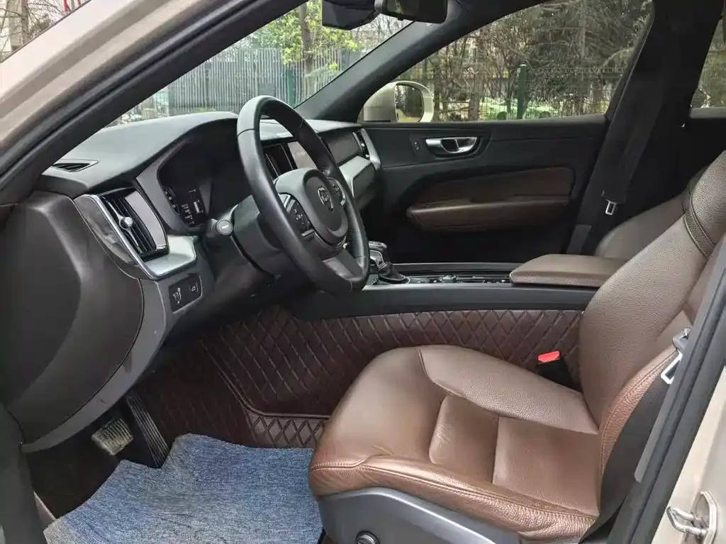 Volvo XC60 2021 из CN, фото 5