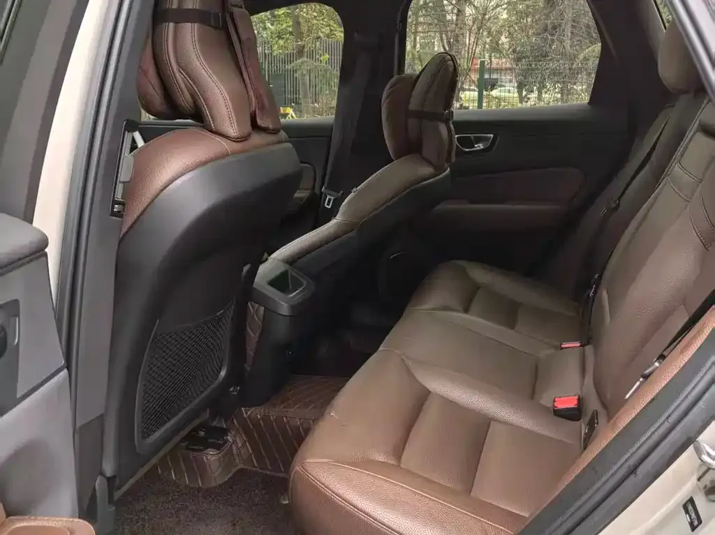 Volvo XC60 2021 из CN, фото 10