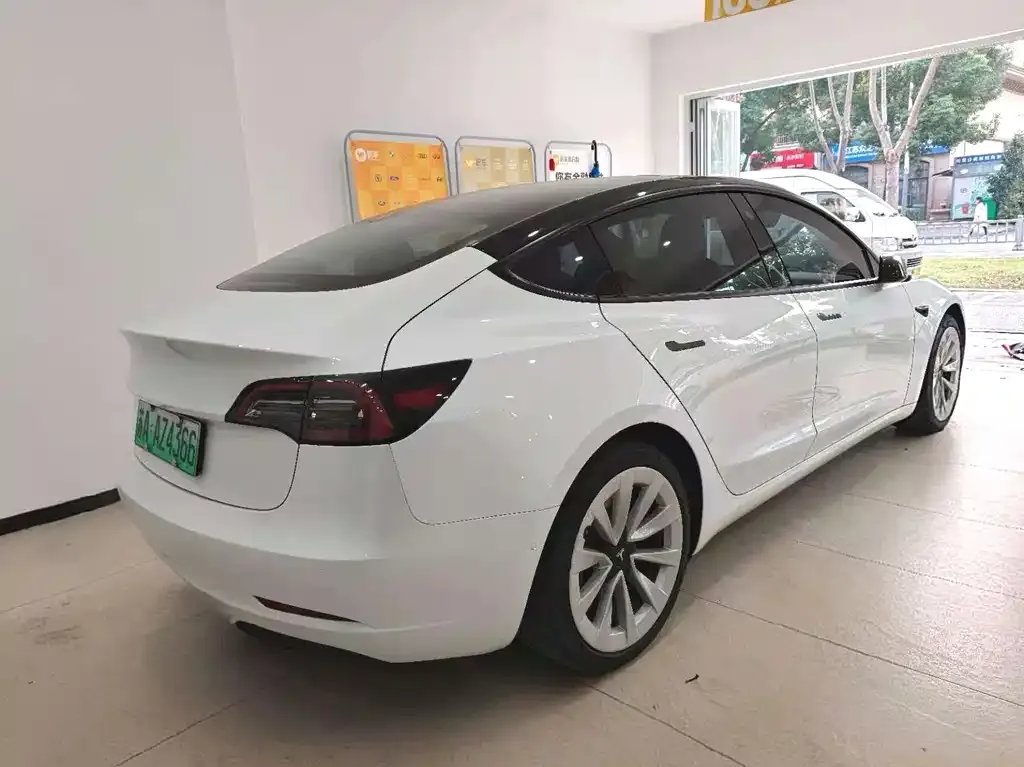 Tesla Model 3 — фото 4