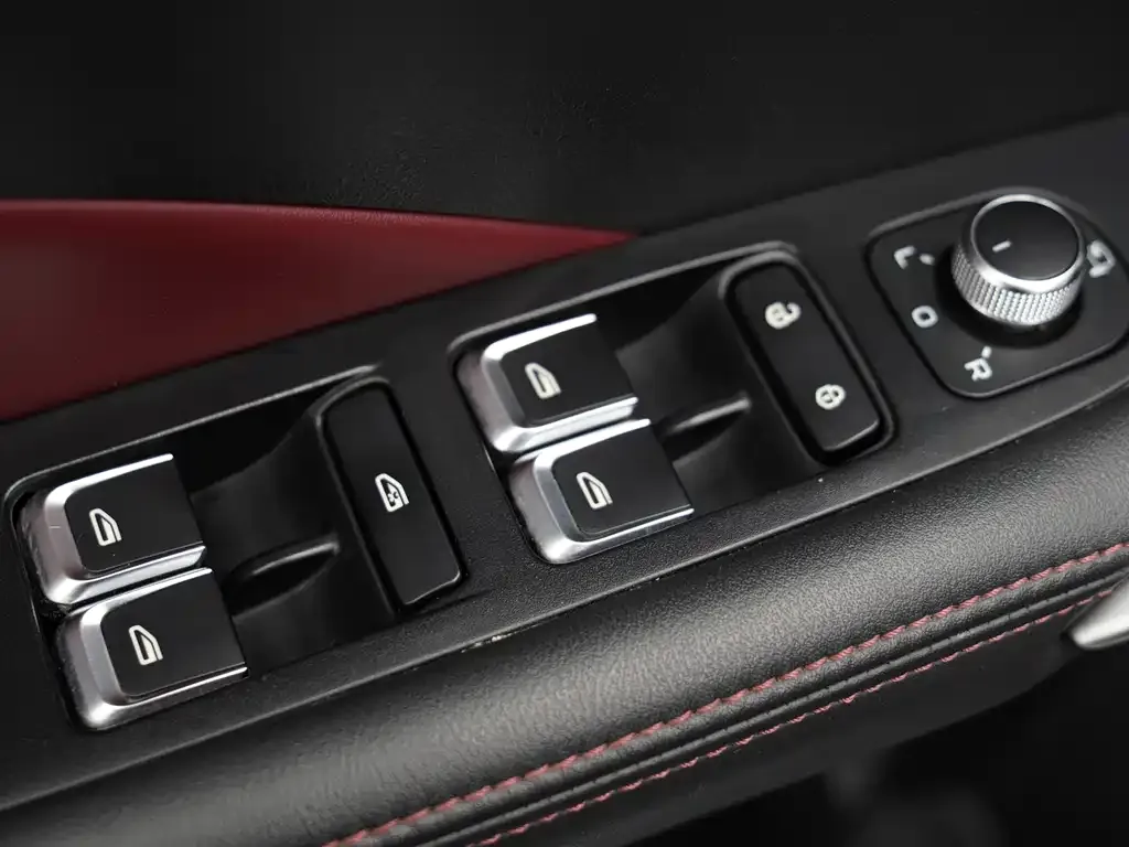 Geely Binyue — фото 10