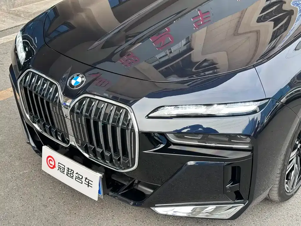 BMW 7 Series — фото 9