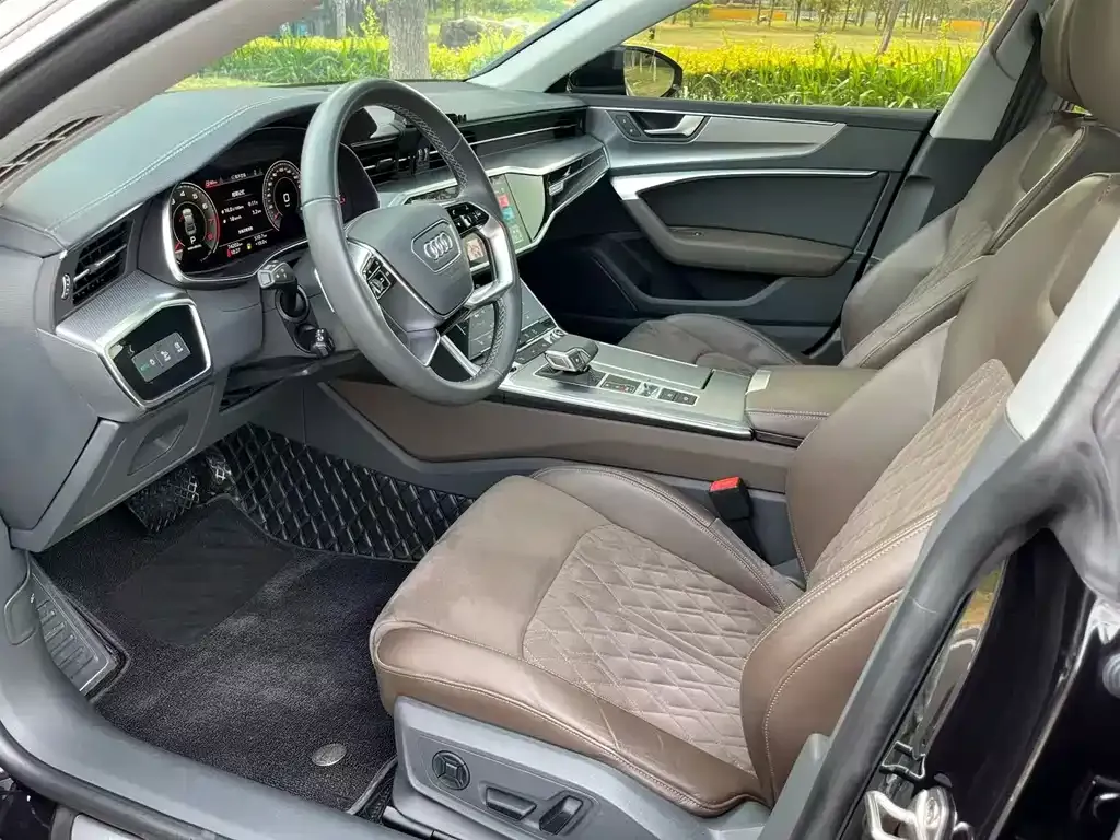Audi A7L 2023 из CN, фото 3