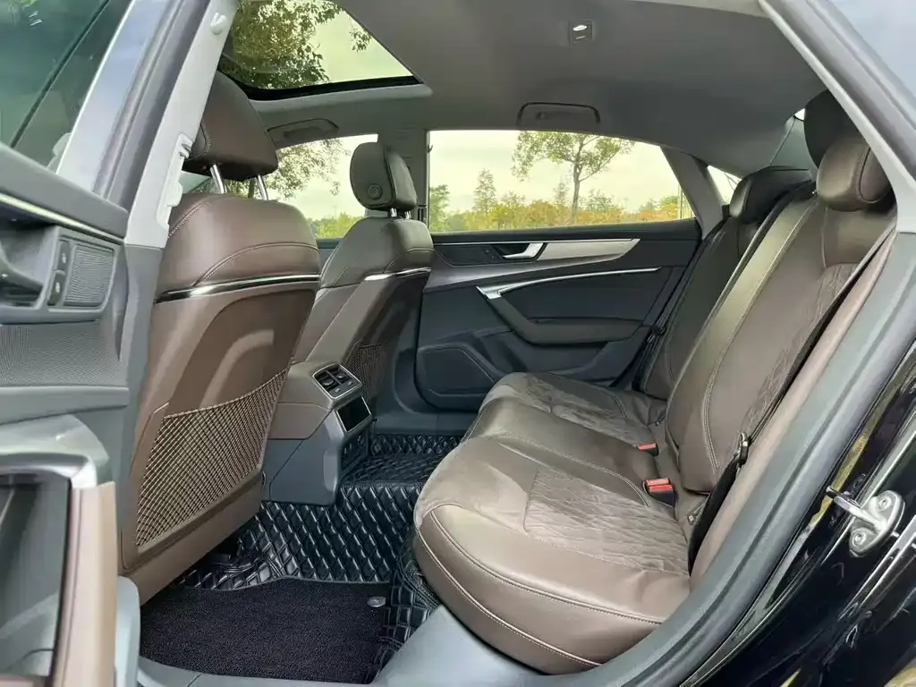 Audi A7L 2023 из CN, фото 6