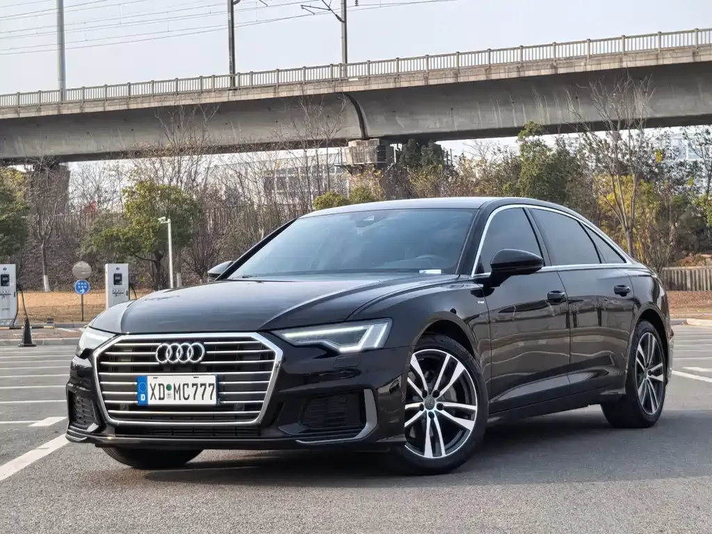 Audi A6L — фото 1
