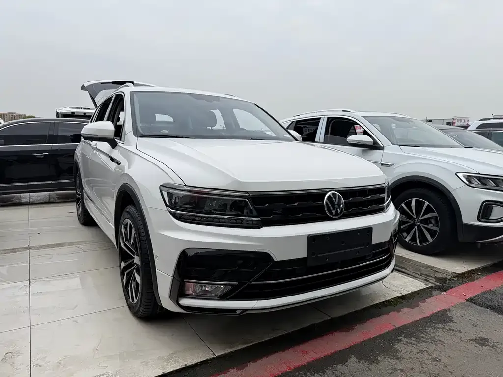 Volkswagen Tiguan L — фото 7