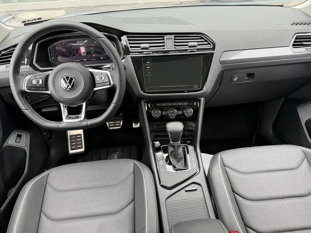 Volkswagen Tiguan L — фото 4