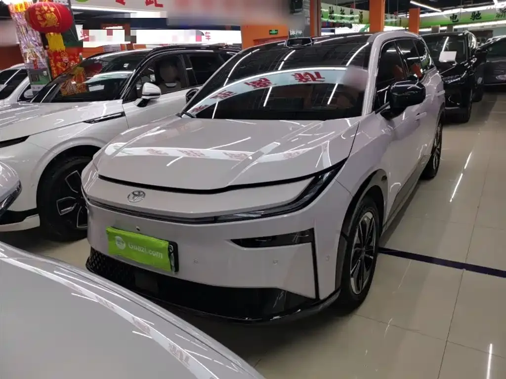 Toyota Platinum 3X 2025 из CN, фото 4
