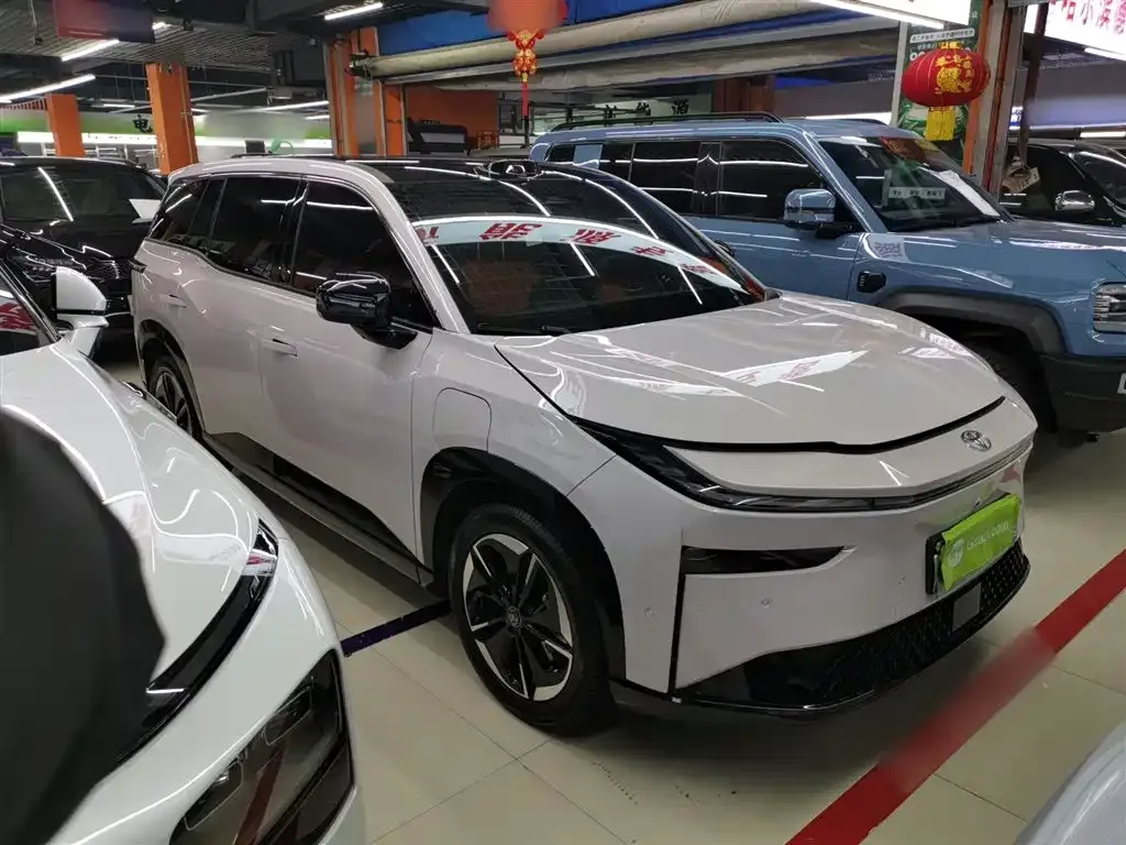 Toyota Platinum 3X 2025 из CN, фото 8