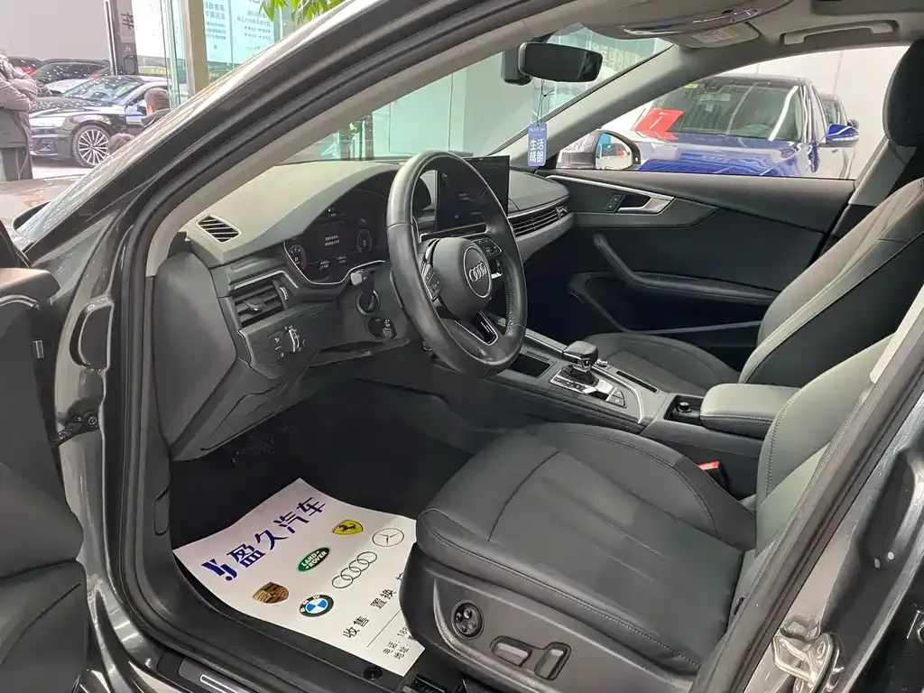 Audi A4L 2022 из CN, фото 3