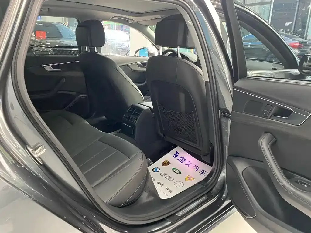 Audi A4L 2022 из CN, фото 10