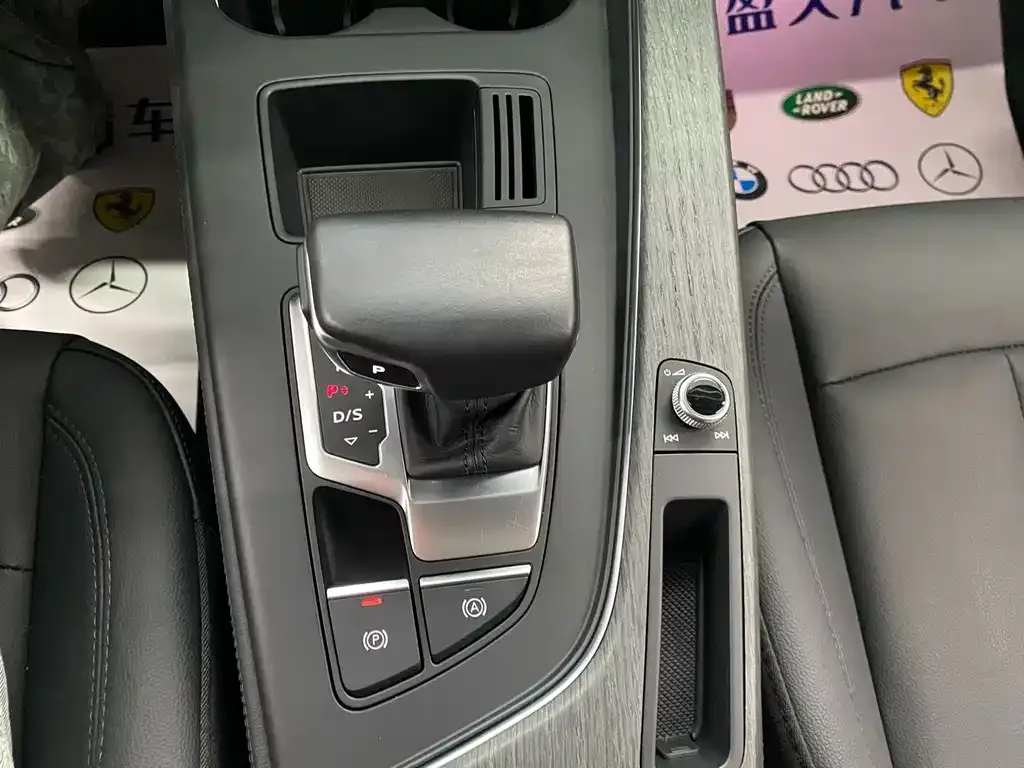 Audi A4L 2022 из CN, фото 2