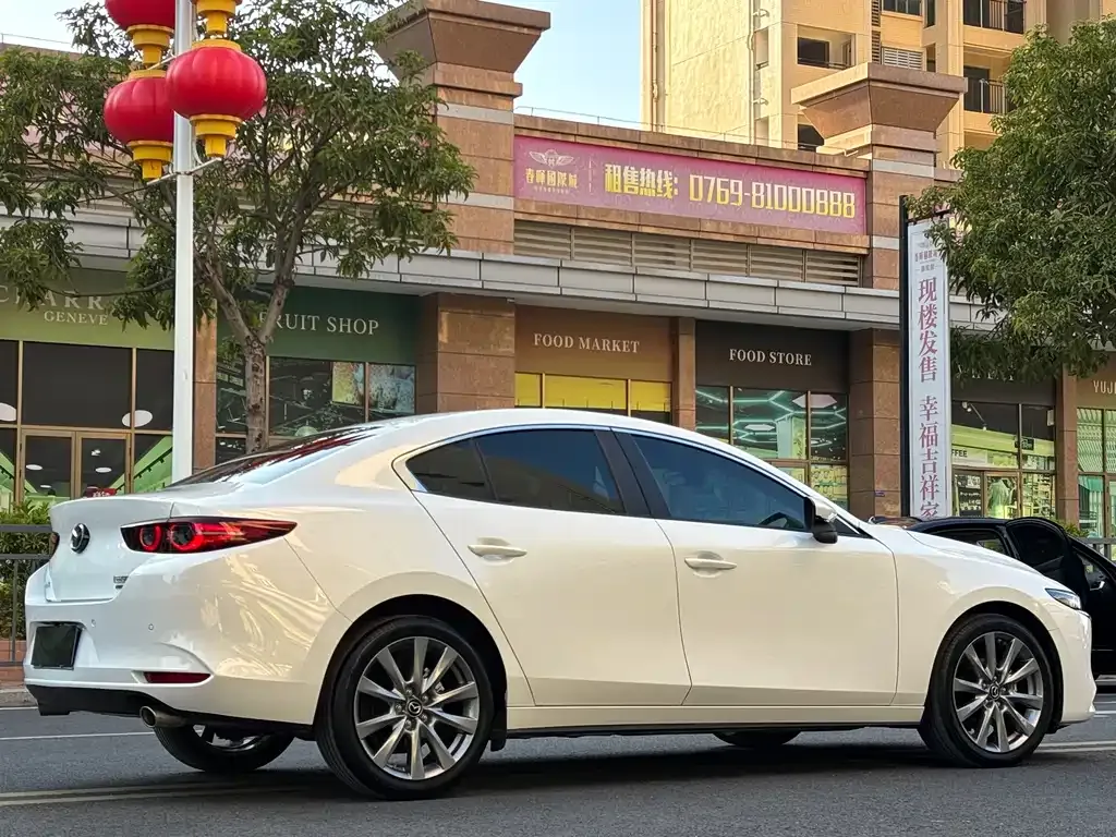 Mazda 3 Axela — фото 4