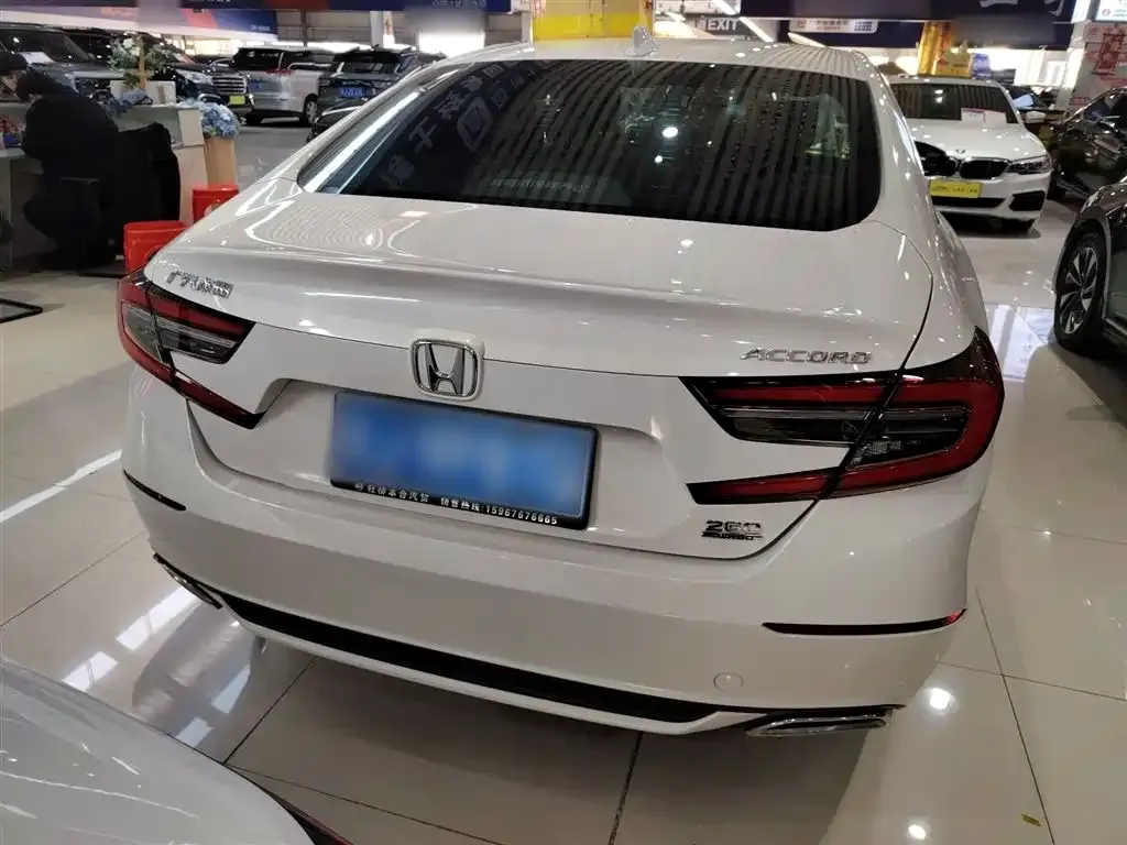 Honda Accord — фото 8