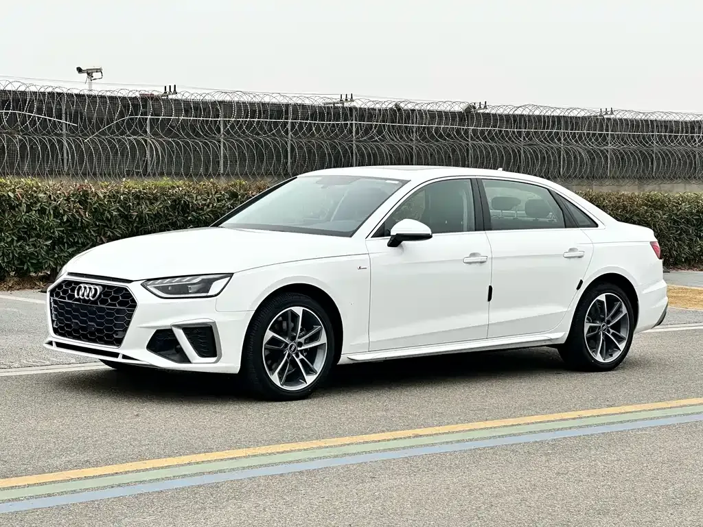 Audi A4L 2023 из CN, фото 1