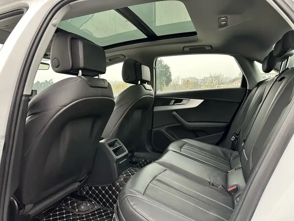 Audi A4L 2023 из CN, фото 8