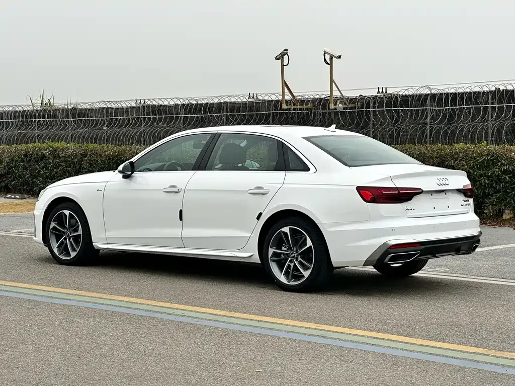 Audi A4L 2023 из CN, фото 6