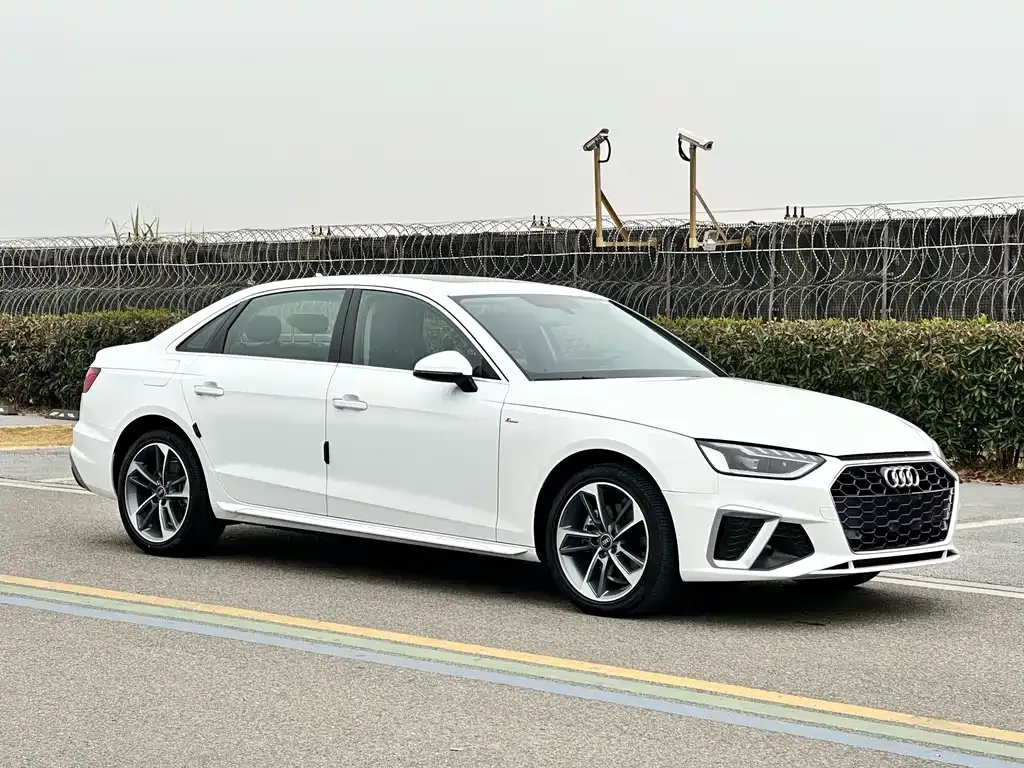 Audi A4L 2023 из CN, фото 2