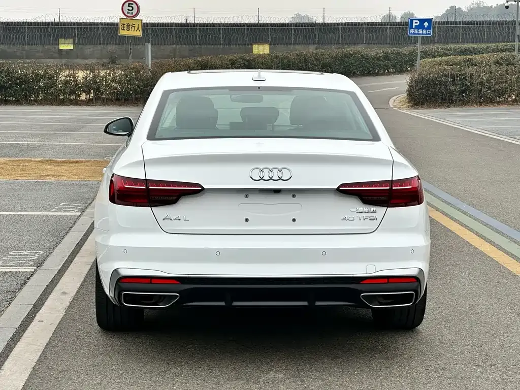 Audi A4L 2023 из CN, фото 9