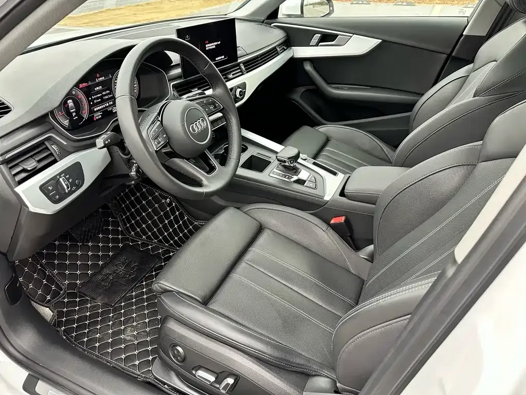 Audi A4L 2023 из CN, фото 4